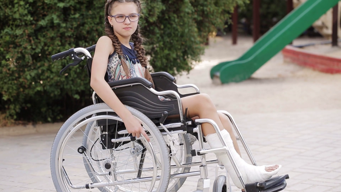 Девушка с коляской