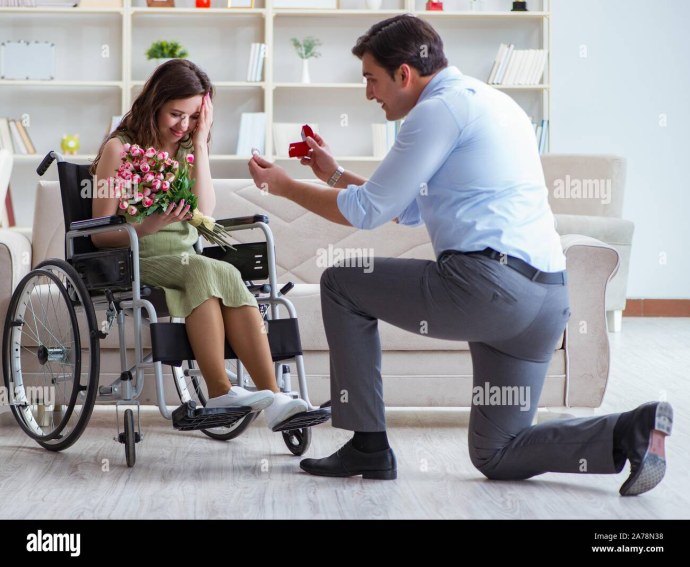 Инвалиды мужчина и женщина