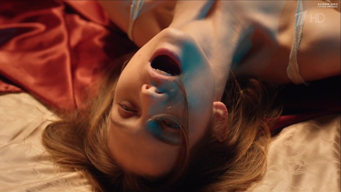 Мария Луговая разделась