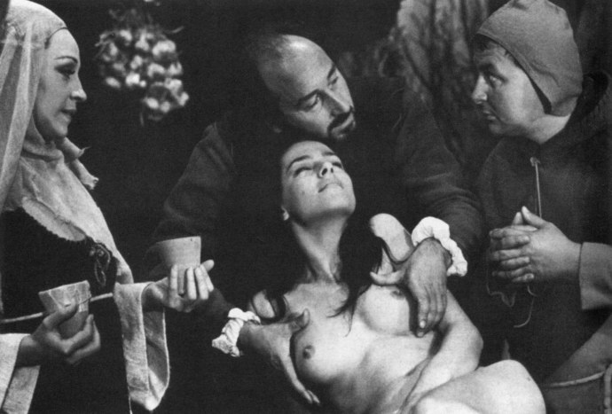 Антония Сантилли горячие кадры из фильмов