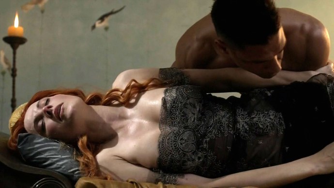 Голая Lucretia k на природе