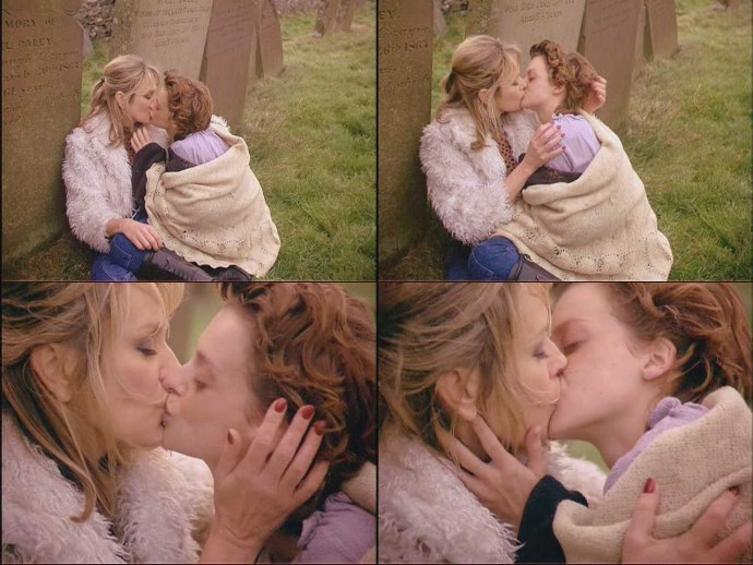 Джули Стрэйн голая на улице