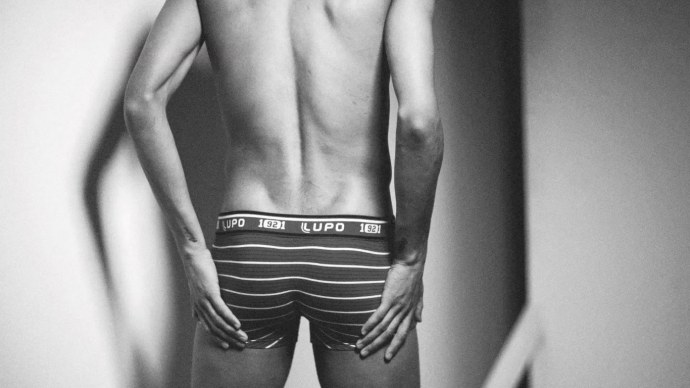 Neymar - футболист. Голый