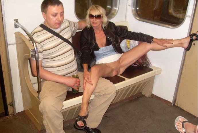 Женщины без трусов в транспорте