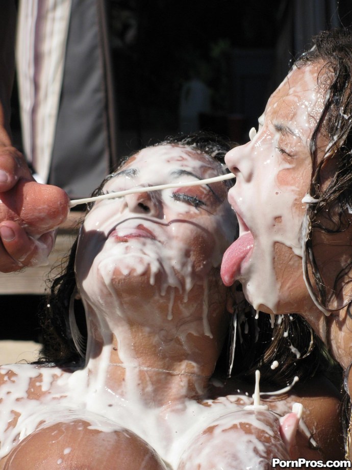 MCKENZIE Lee кончил на сиськи