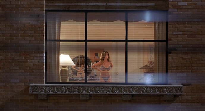 Подглядывание за еблей в окно