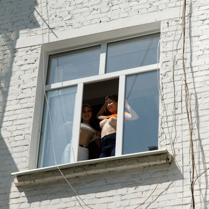 Подсмотренное в окнах домов