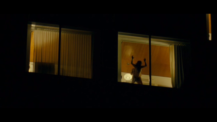 Подглядывание за еблей в окно