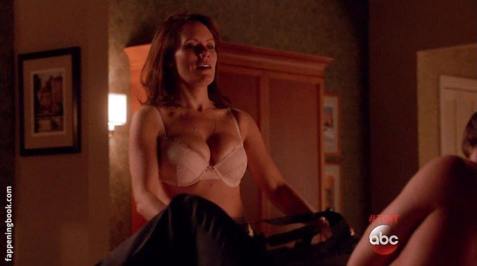 Эмили Суоллоу горячие сиськи