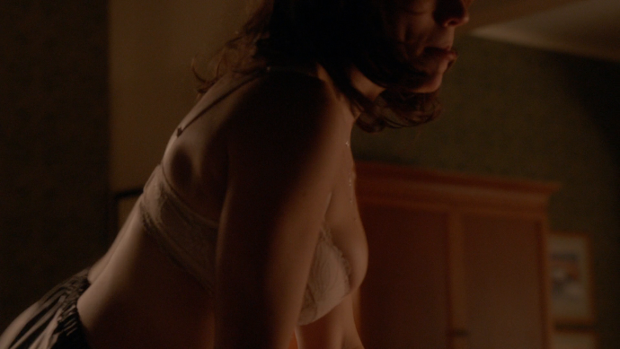 Голая актриса Эмили Суоллоу