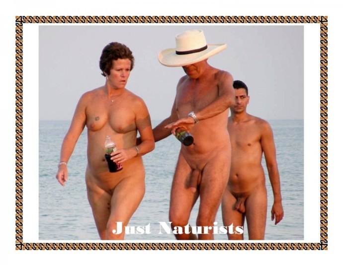 Парни и девушки на нудистком пляже