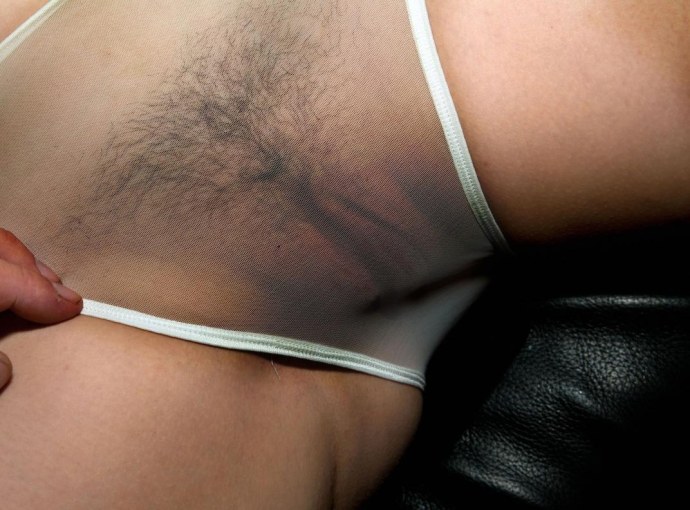 Толстый лобок под трусиками