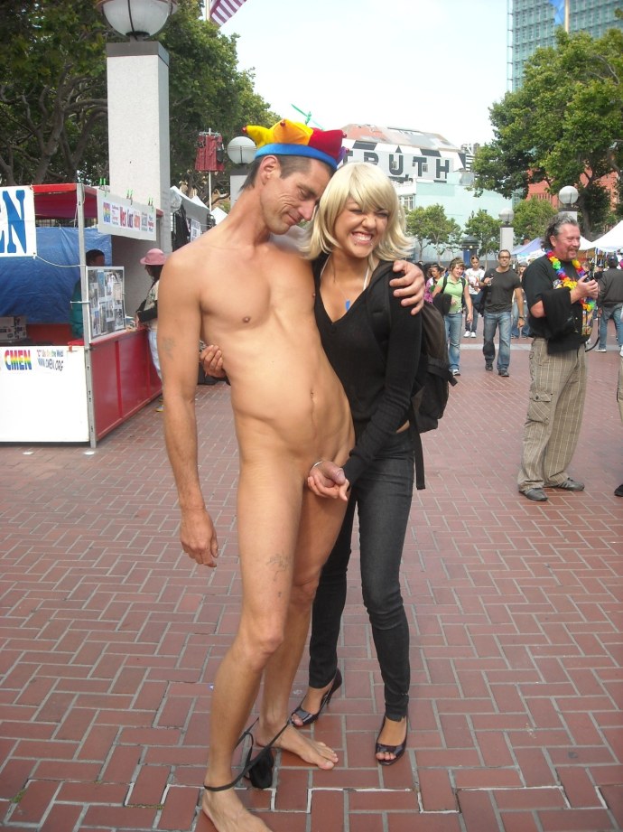 Девушки ходят без трусов