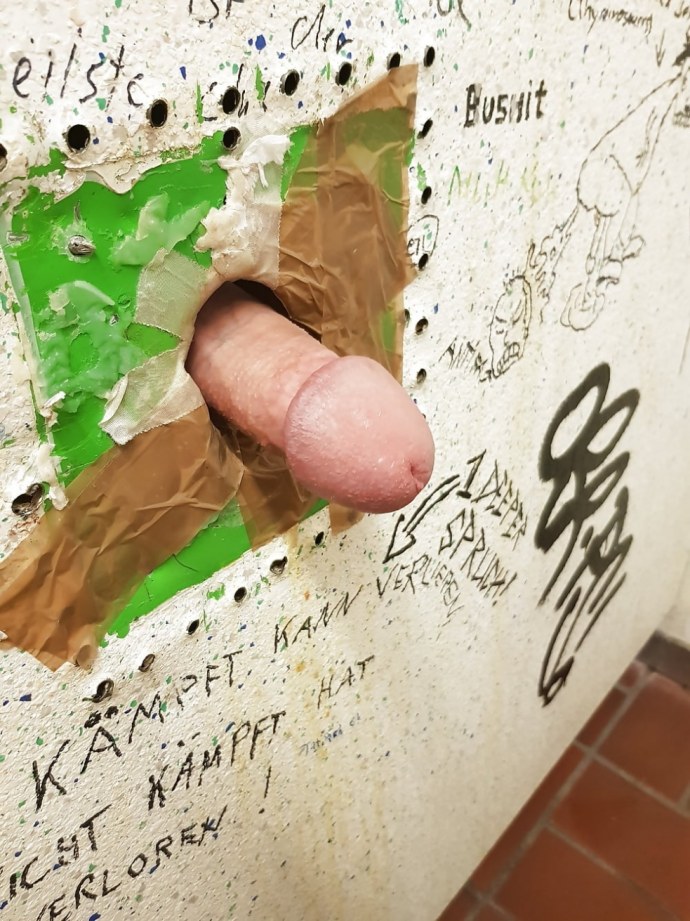 Дырки в стене глорихол