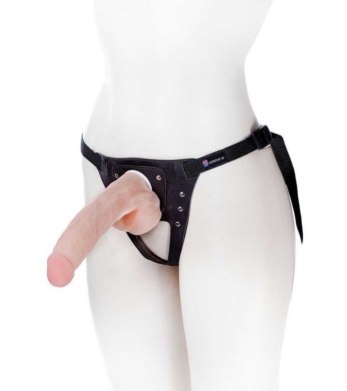 Девушка с безременным страпоном