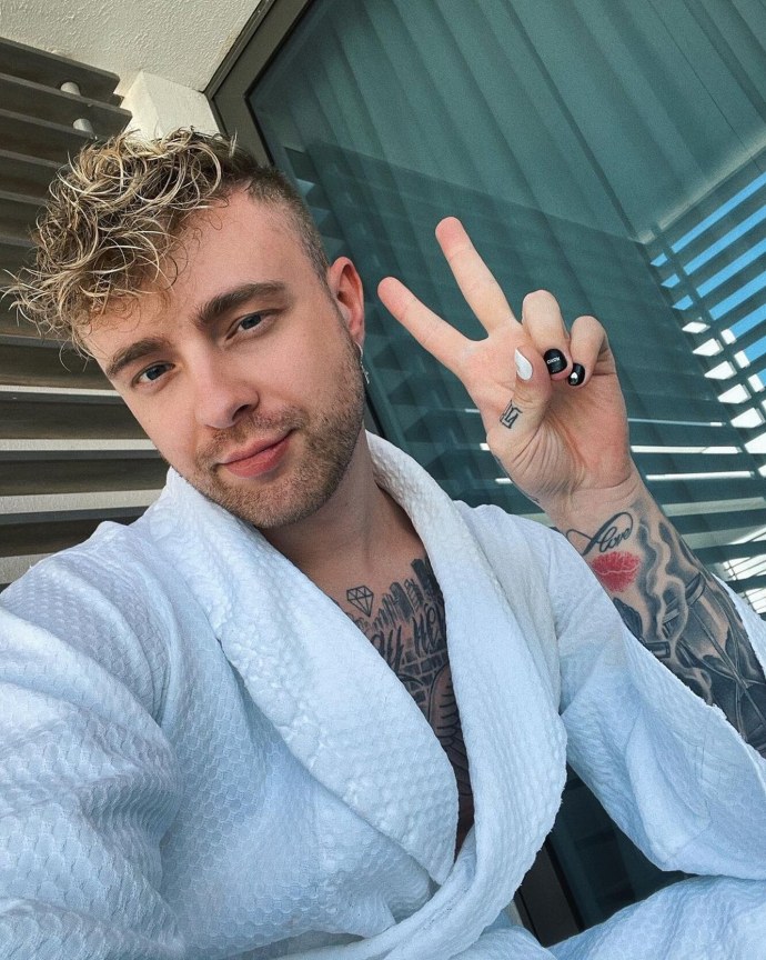 Эротическая фотосессия пары