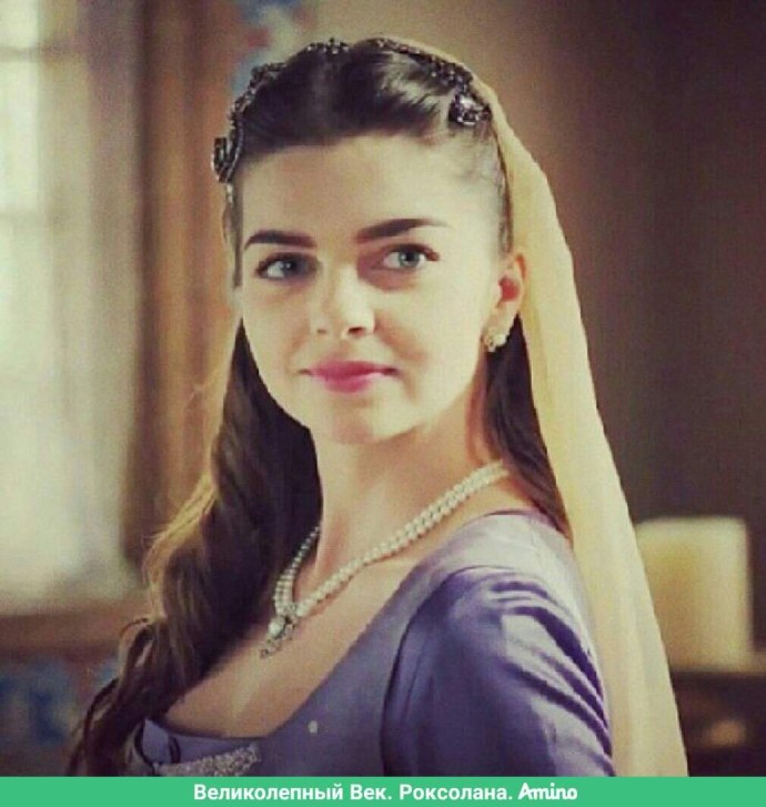 Пелин Карахан Bikini