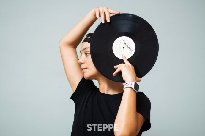 Айсулу Азимбаева топлесс