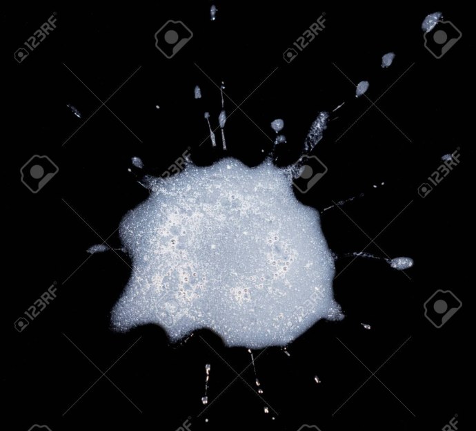 Слюна на черном фоне