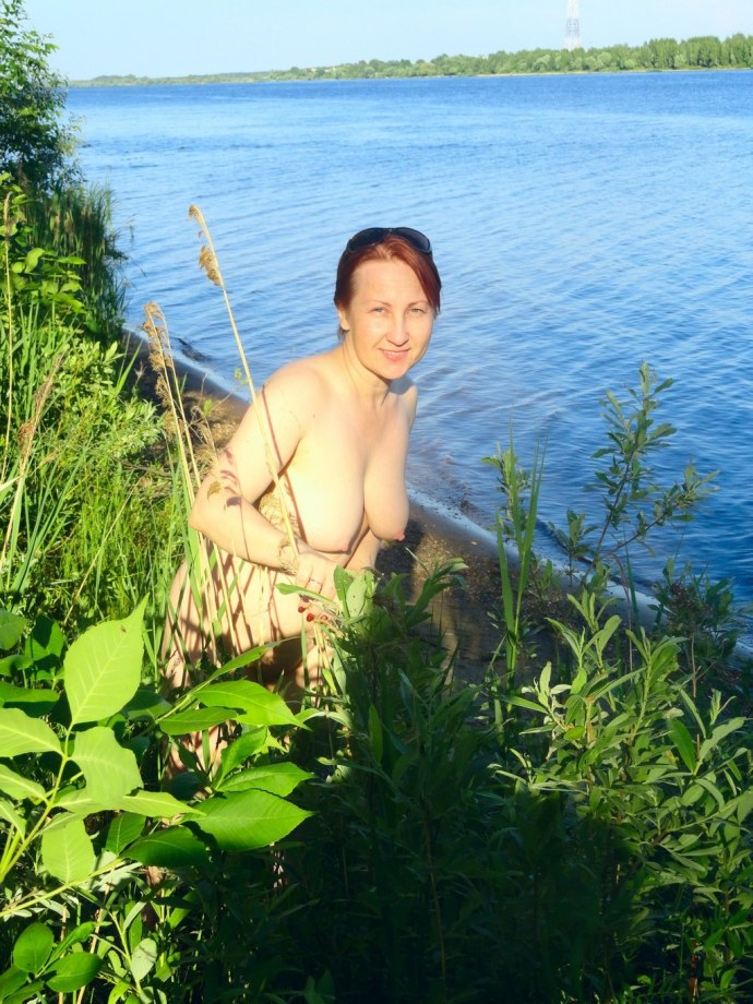 Зрелые нудистки на людях