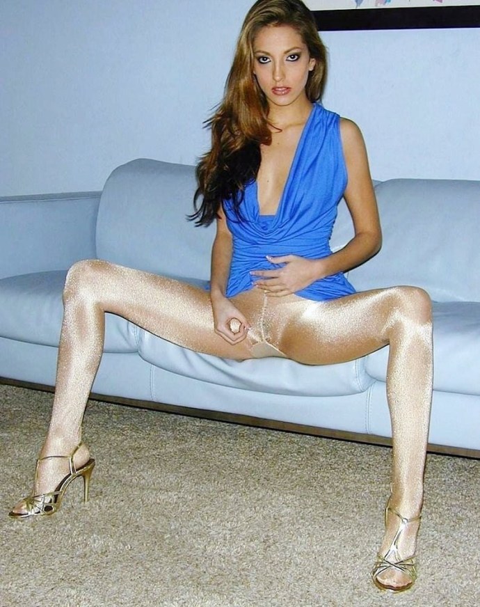 Дженна Хейз ножки в колготках