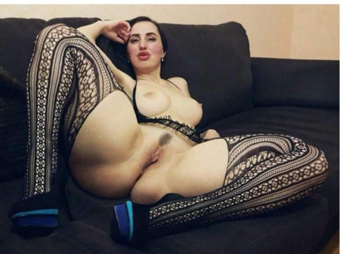 Голые толстые широкие задницы