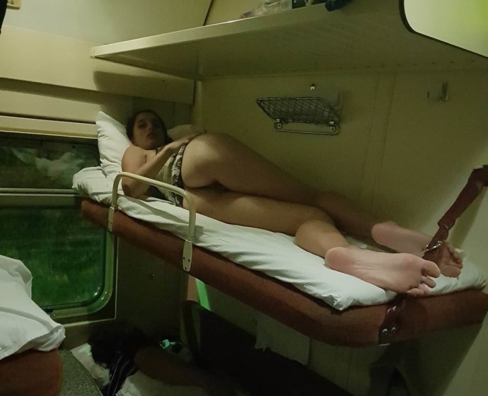 Голые бабы в купе поезда