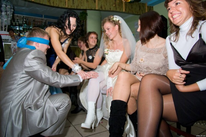 Пьяные женщины без одежды