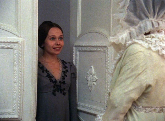 Елена Корикова в фильме барышня крестьянка