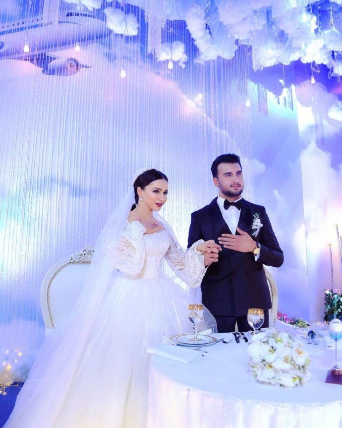 Красивые девушки с черными волосами