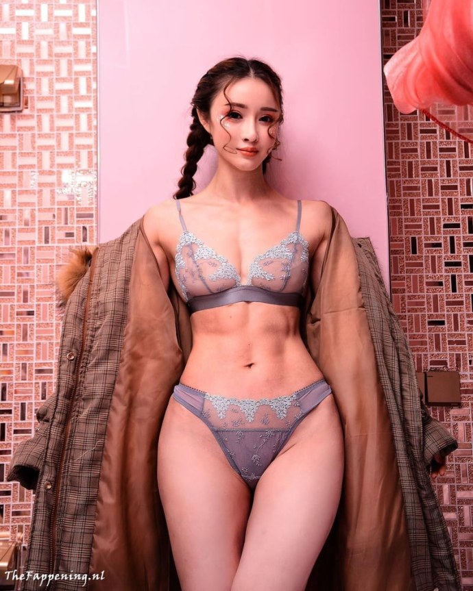 Юань херонг бодибилдер голая