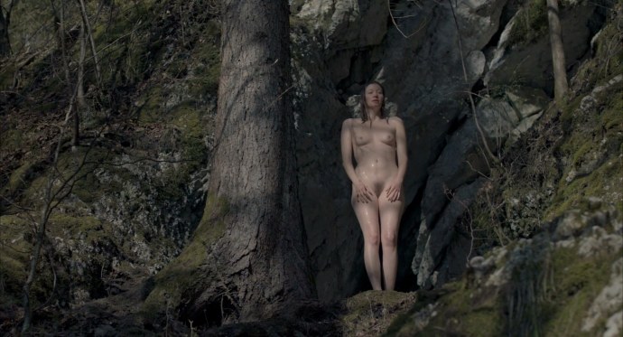 Наталья Поклонская фотосессия на диване