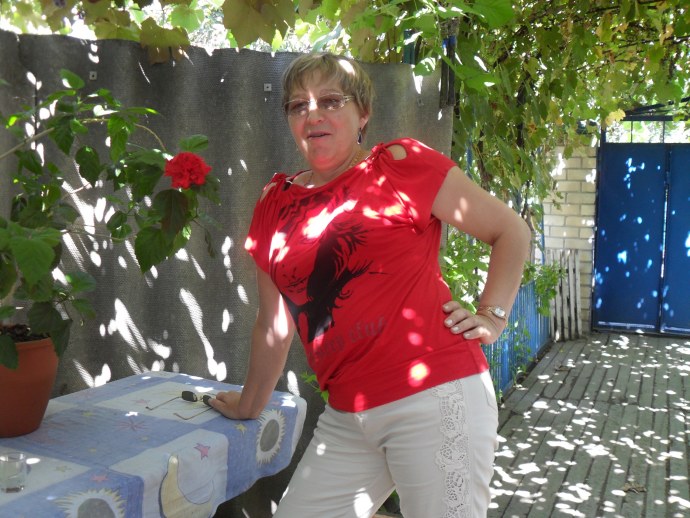 Дамы в купальниках на природе