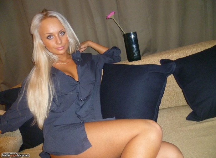 Голая женщина вид сбоку