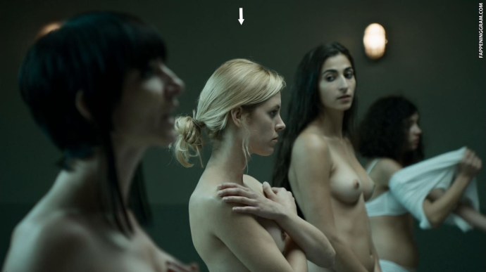 Найва Нимри грудь голая