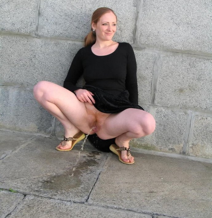 Курящие дамы без трусов