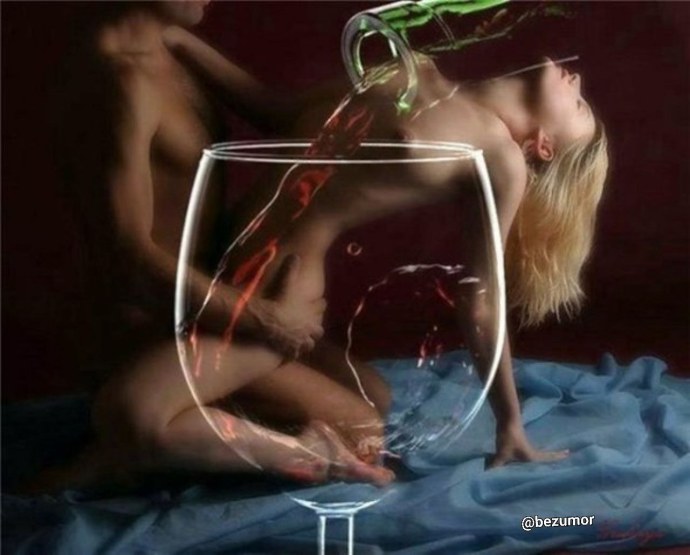 Женское тело и бокал вина