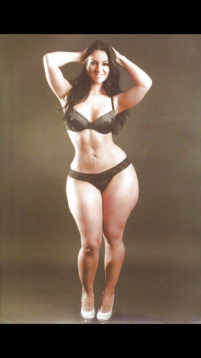 Алисса Sorto в купальнике