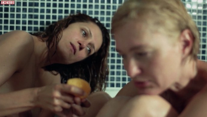 Виктория Толстоганова ню