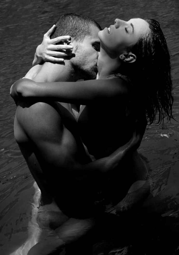 Страстный поцелуй