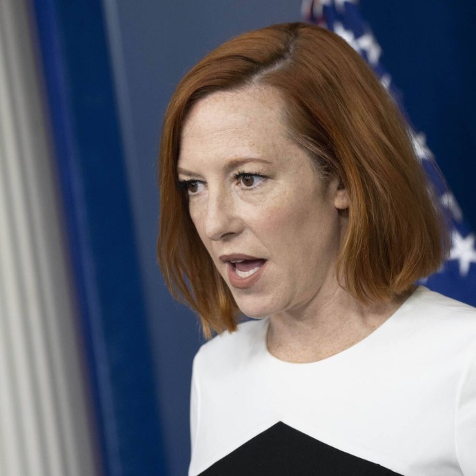 ЛГБТ блогер записавший на маникюр Псаки