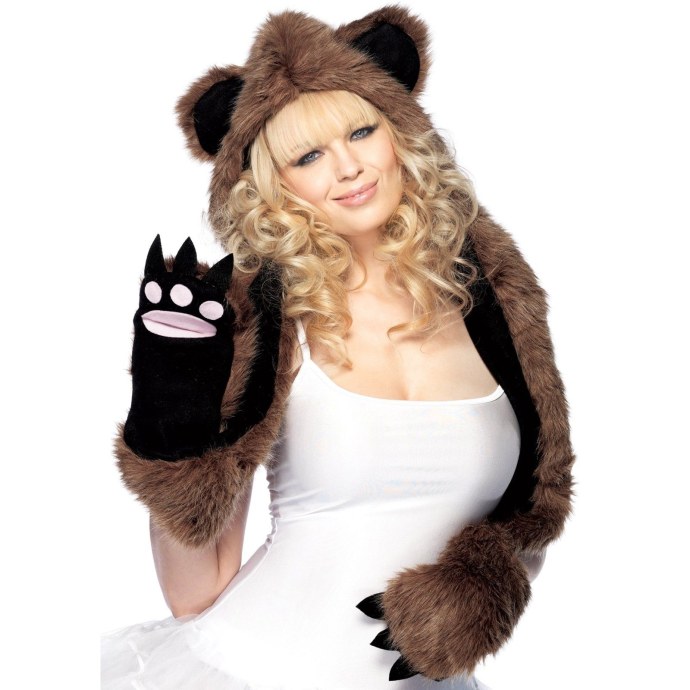 Блондинка с медведем