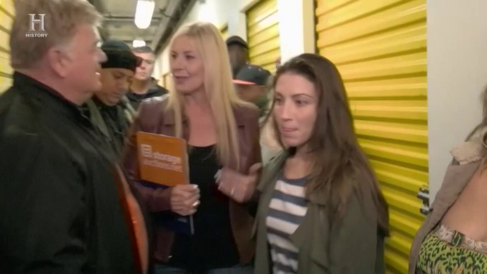 Аукционист Эмили Хватай не