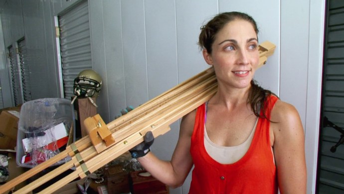 Бренди Пассанте в костюме трона