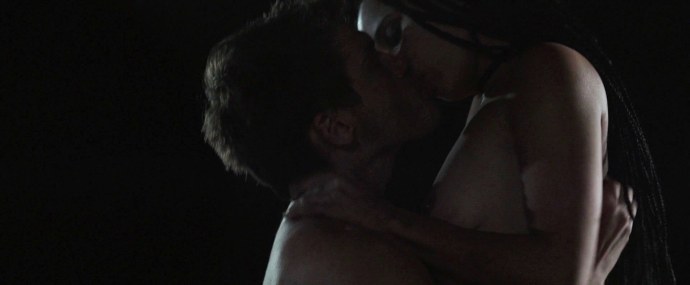 Зои Дойч голая без трусов