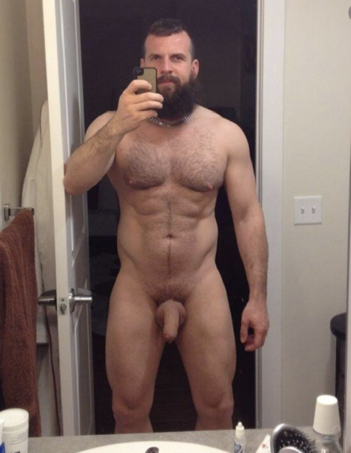 Огромный член перед зеркалом