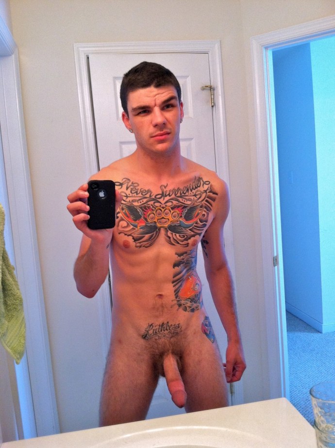 Парень с огромным членом домашнее