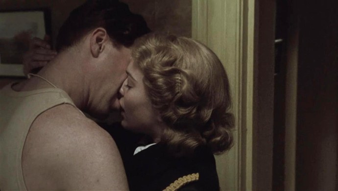 Сериал корона постельные сцены