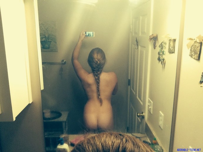 Мастурбация перед зеркалом