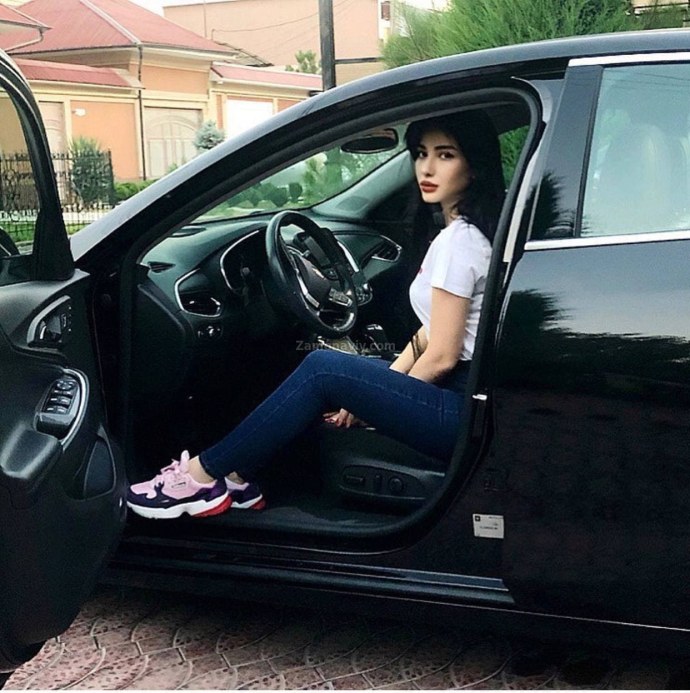 Зарина Низомиддинова